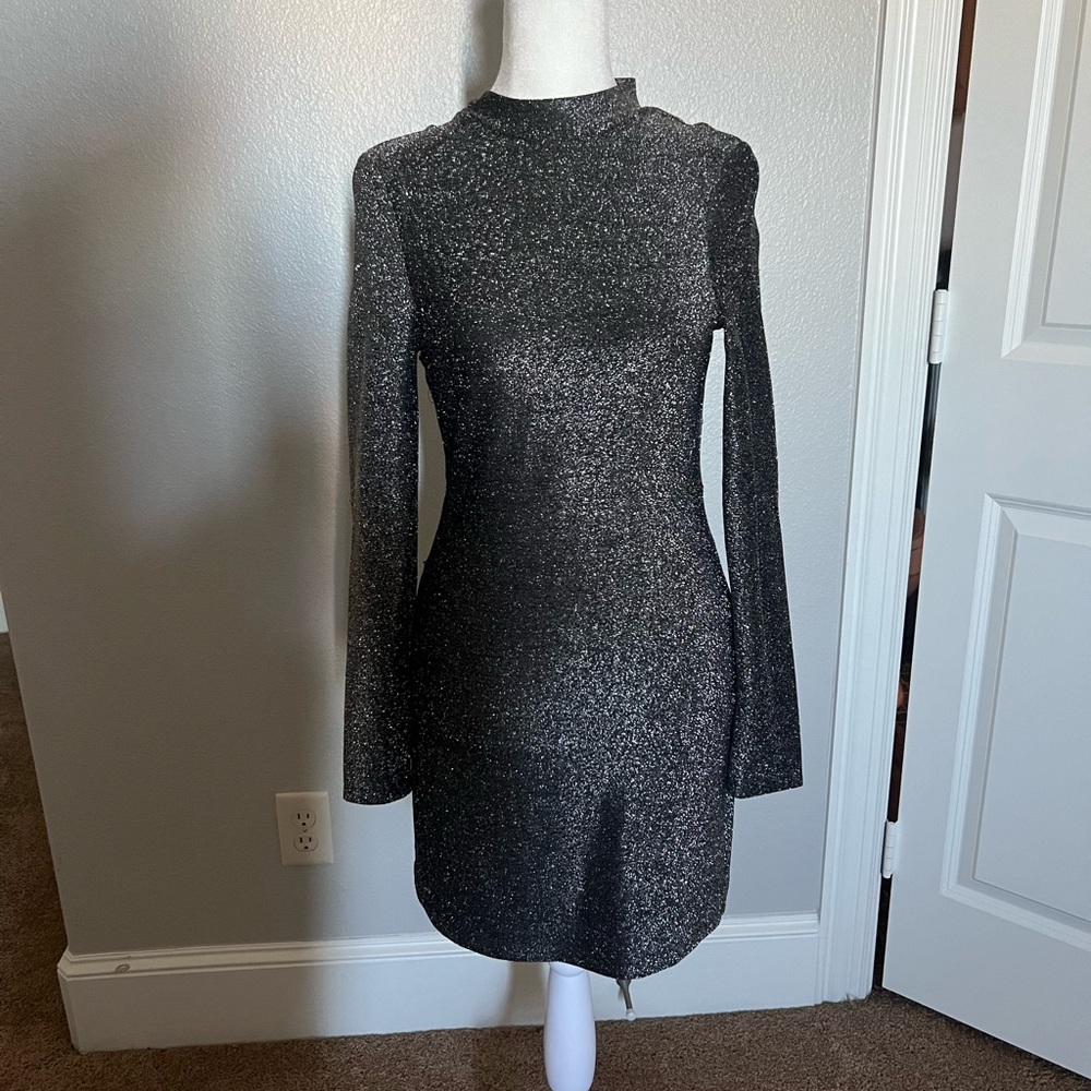 Glittery dress that doesn’t shed sparkles